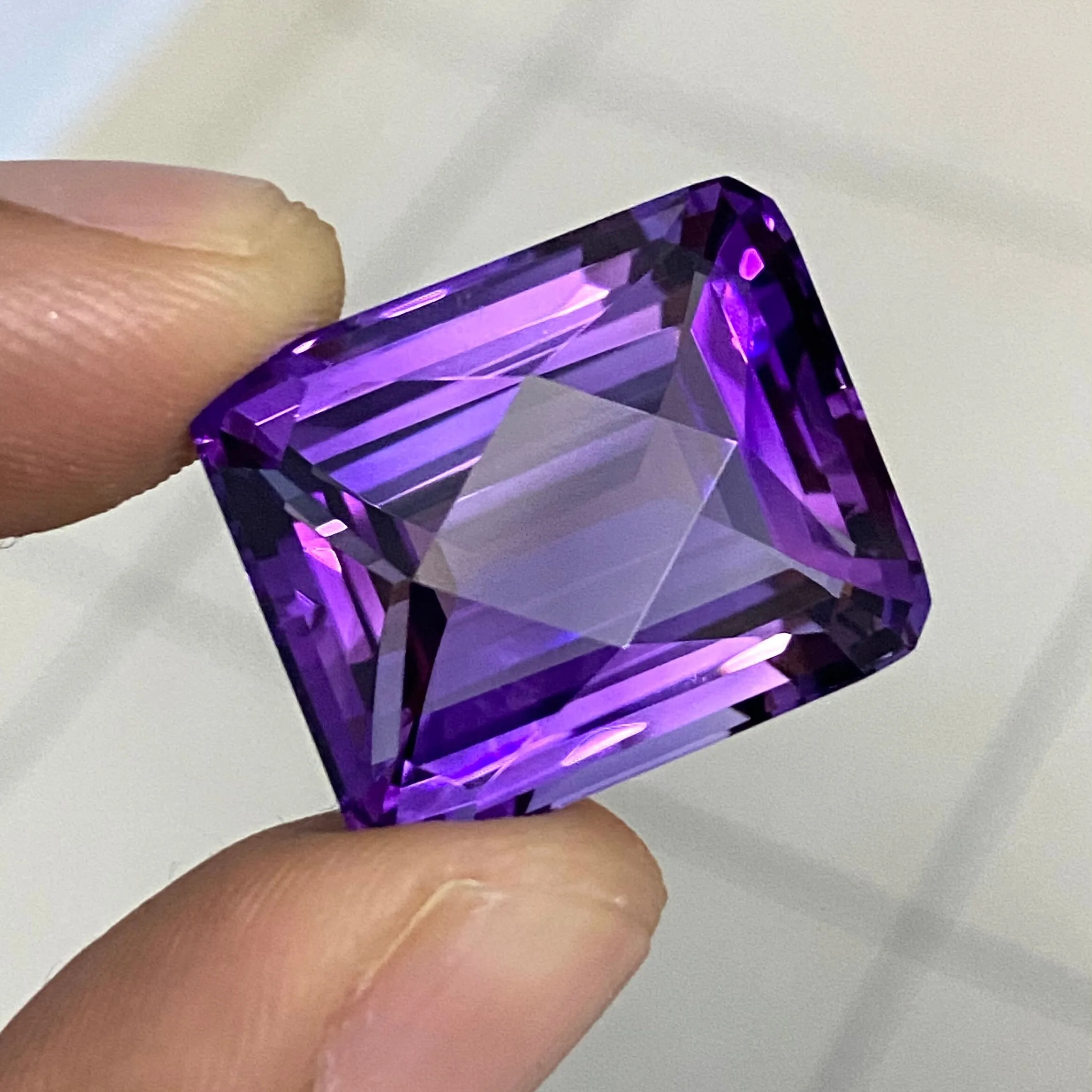 清 天然紫水晶 俏色桃形鼻煙壷 アメジスト嗅ぎタバコ 喫煙具 美しい石目 清 天然紫水晶 俏色桃形鼻煙壷 アメジスト嗅ぎタバコ 喫煙具