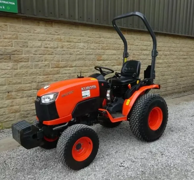 Brand New Kubota Tractor B5000dt 4wd Ini Gardentractors For Farm Use ...