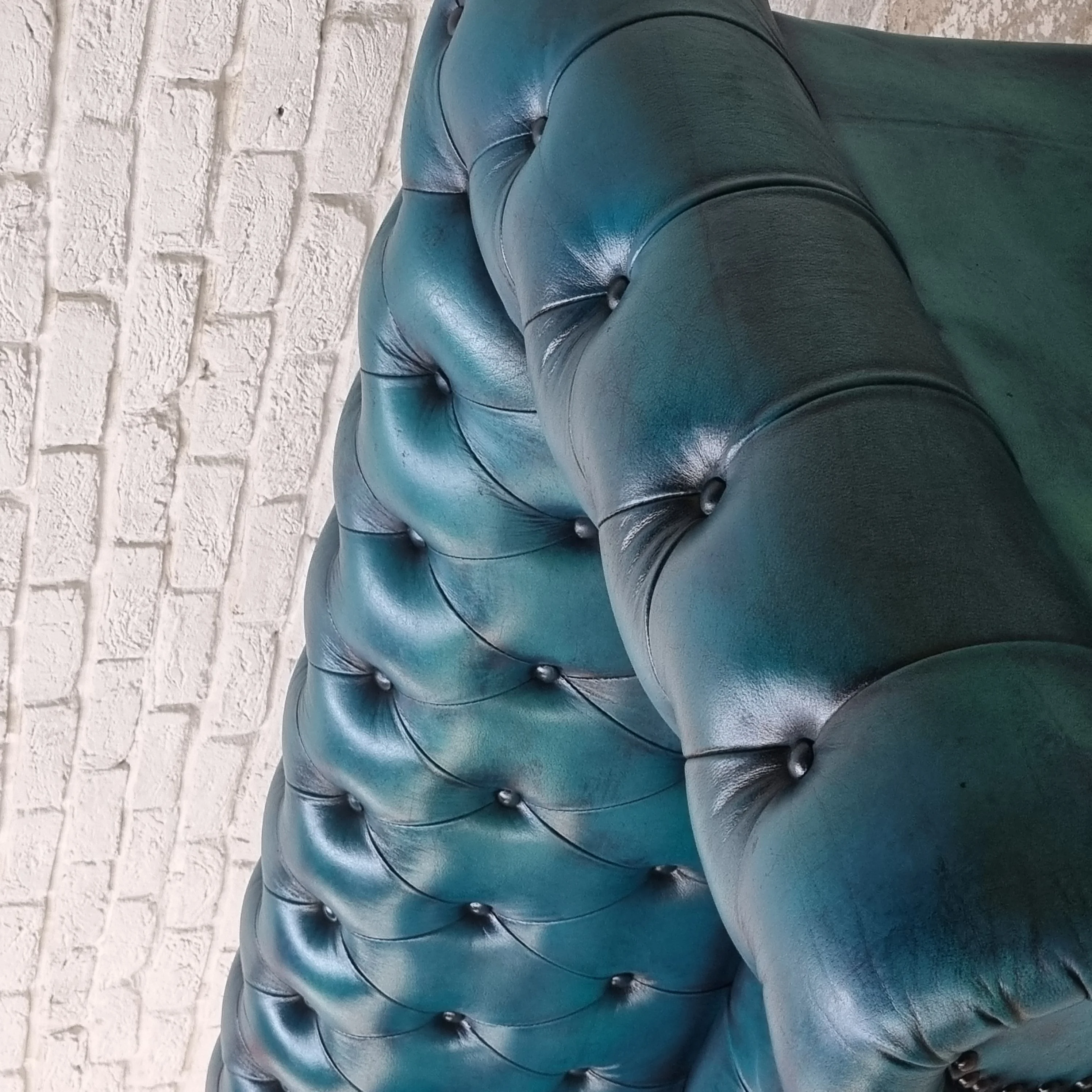 New Design Sea Blue Color Tufted Chesterfield 3-Seater Leather Sofa Set Hot Selling for Living Room for Hotels and Villas