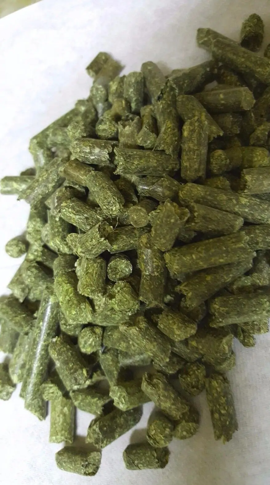 Alfalfa Pellet Hay Feed Bales Packaging Cattle Horse Food Grade For