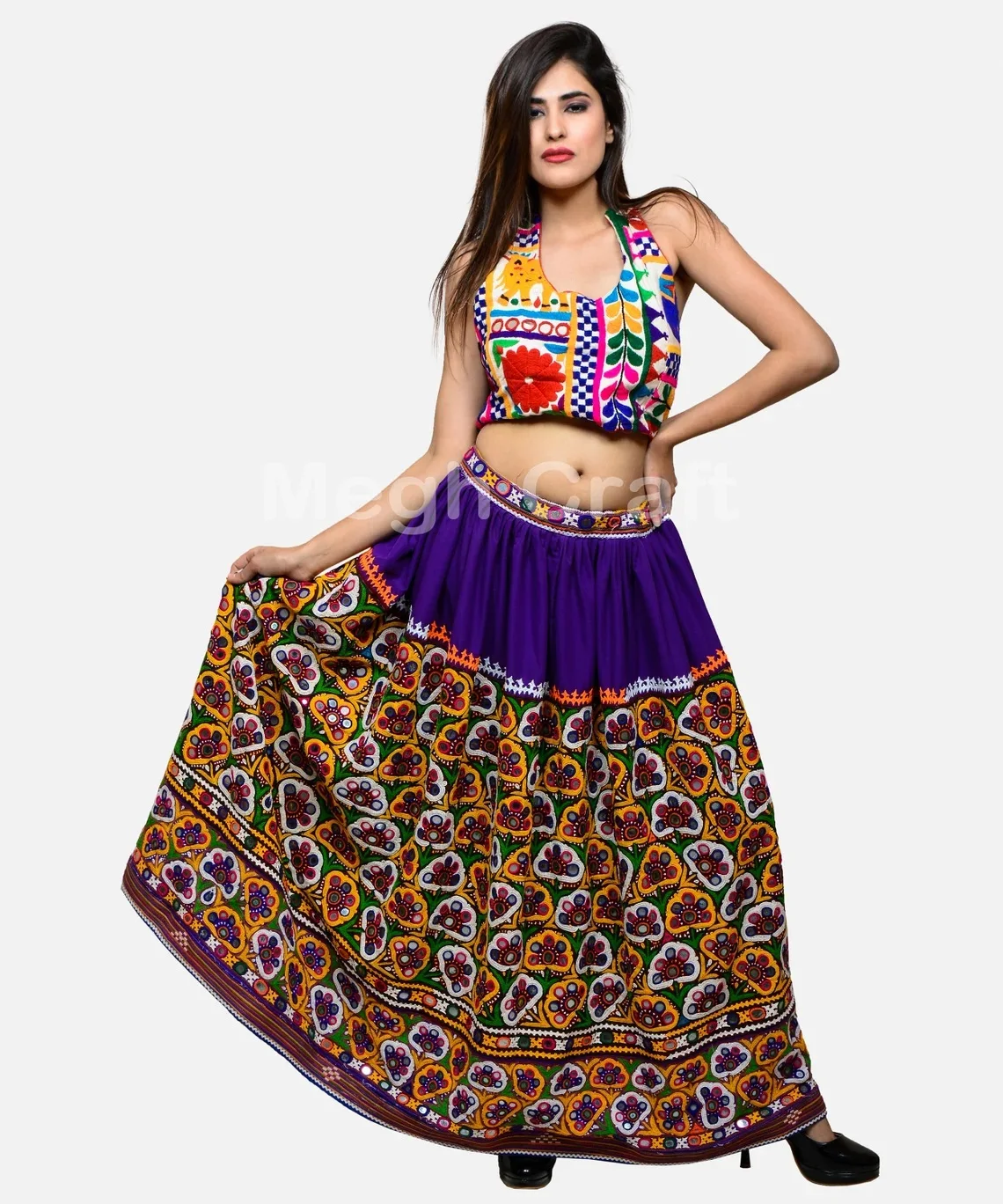 Kutch Embroidered Mirror work skirt - Gujarati skirt - Handmade lehenga ...