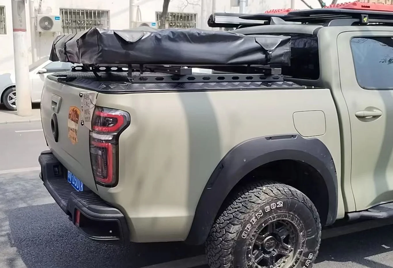 खींचने योग्य रोल अप मैंगनीज स्टील एल्यूमीनियम मिश्र धातु पिकअप ट्रक बिस्तर कवर टन कवर 7