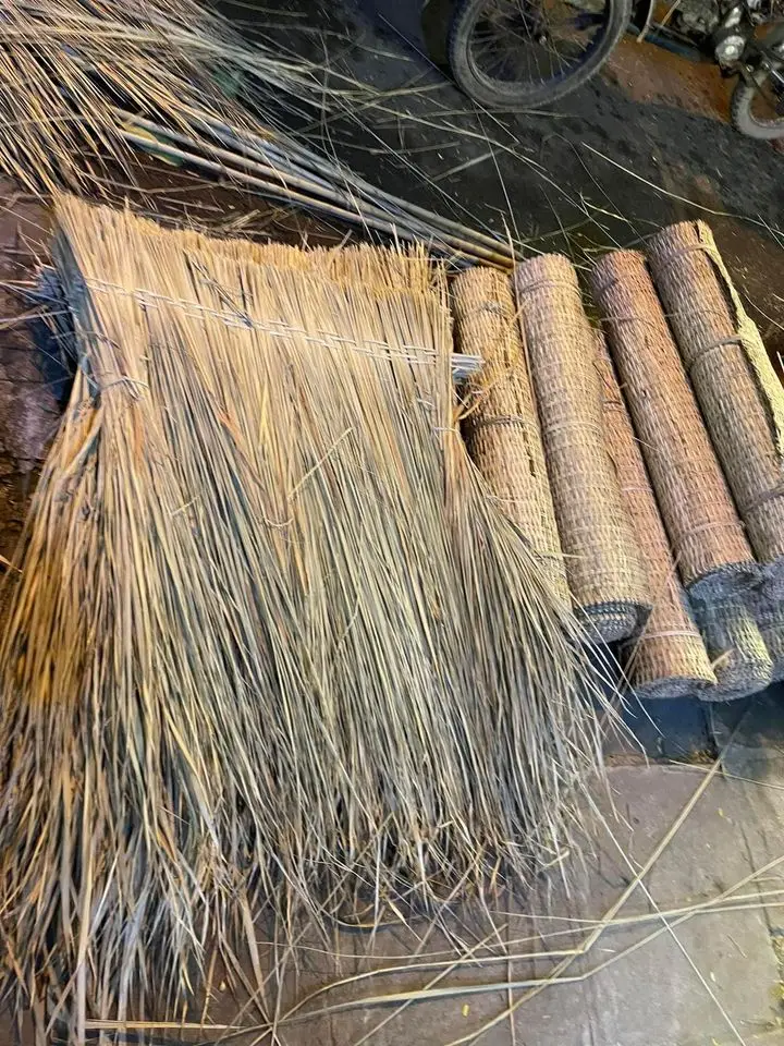 Supplying Large Quantities Of Thatched Roofing Rolls Synthetic Roofing ...