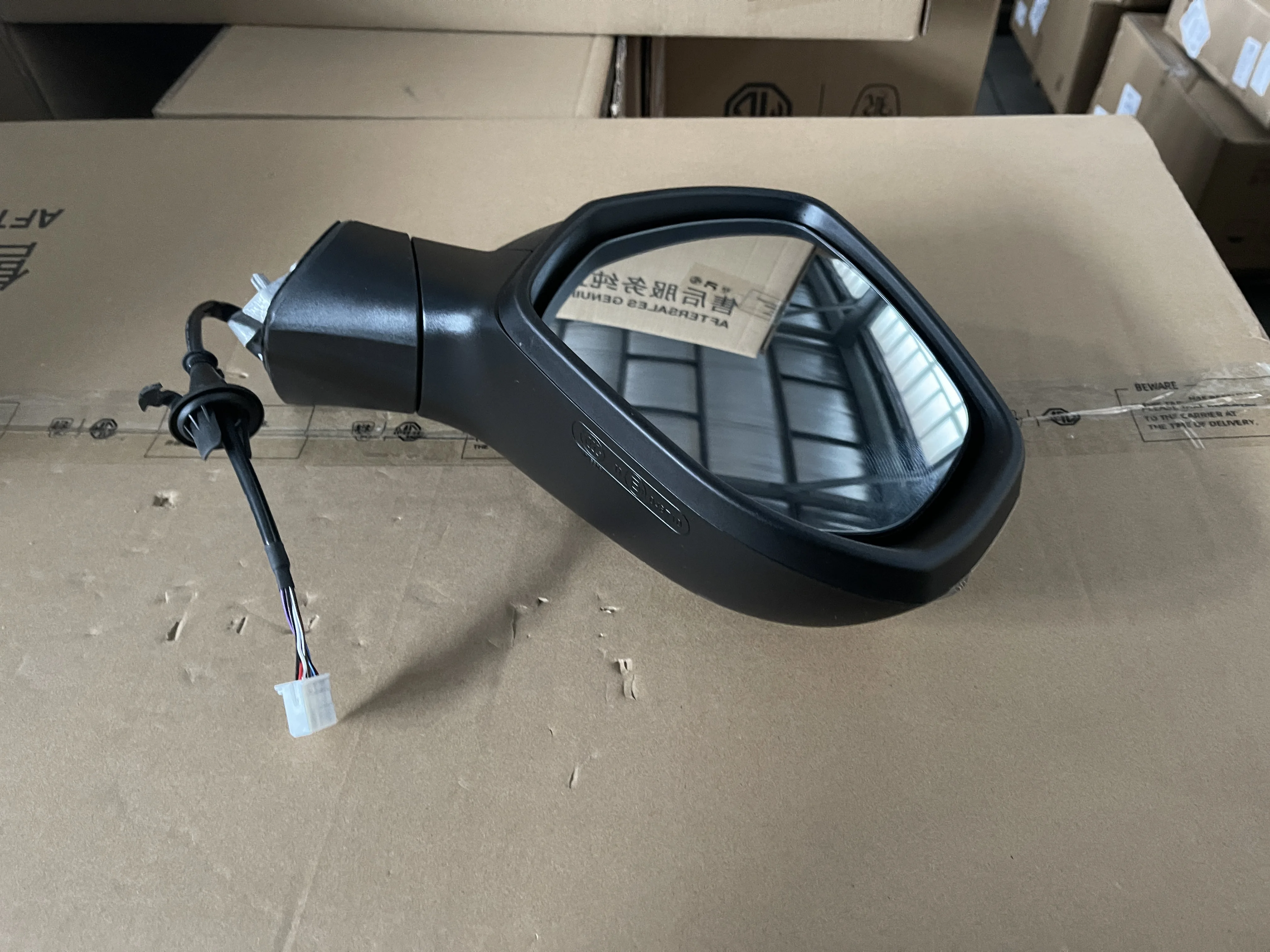#C00219787 High transparency, UV resistance Original Offical Genuine Auto Body Parts MAXUS Car Power Folding Rearview Mirror factory