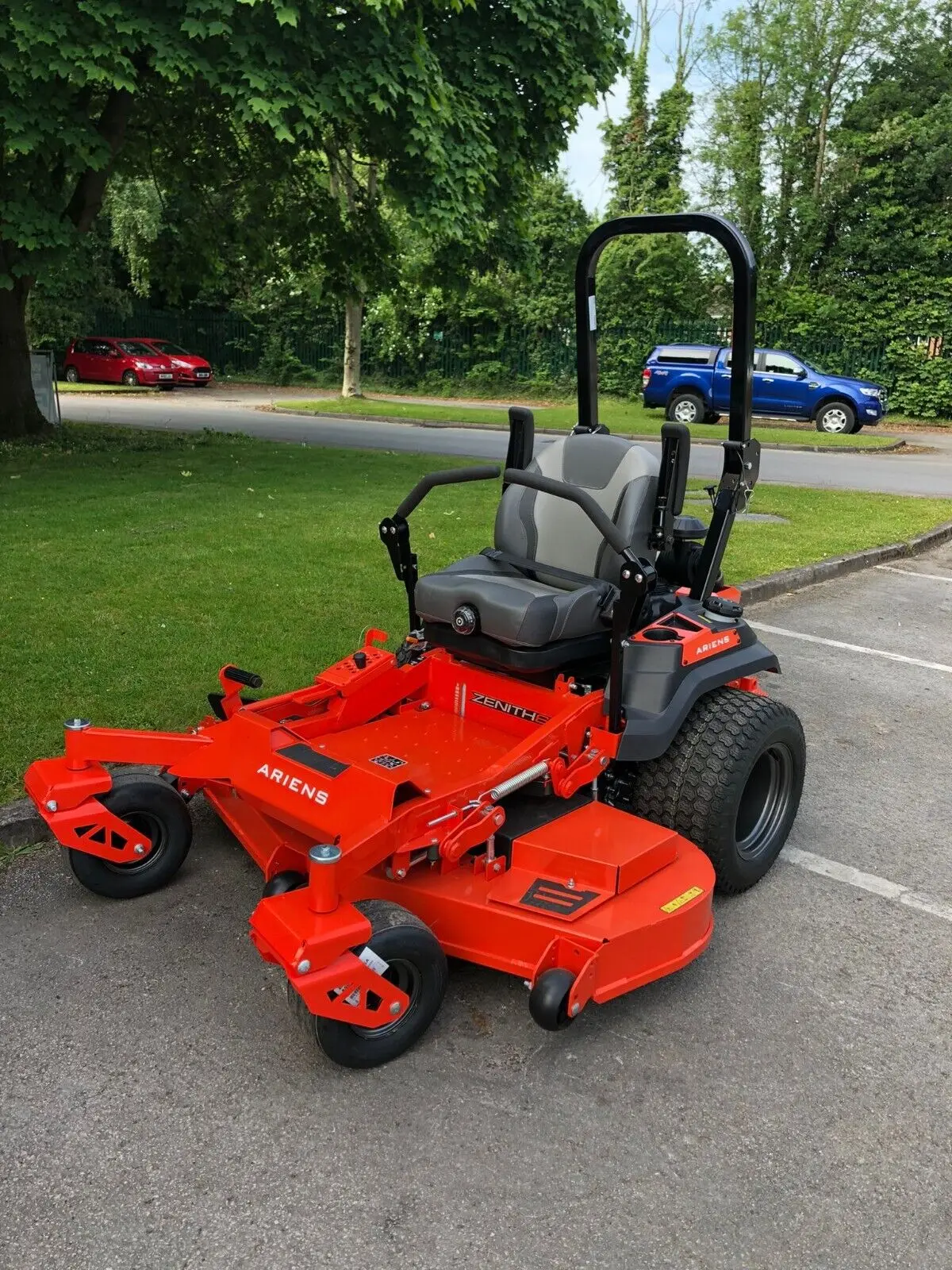 New 4-Stroke Mini Riding Tractor - Efficient Lawn Mower