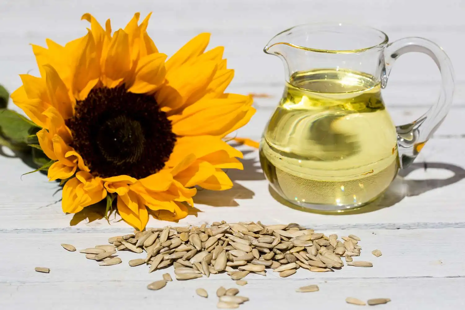 Refined Sunflower Oil Bulk Wholesale 100% Pure High Quality Edible Cooking Oil Golden Yellow Premium Food Grade Packaging