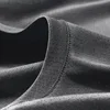 Gris oscuro