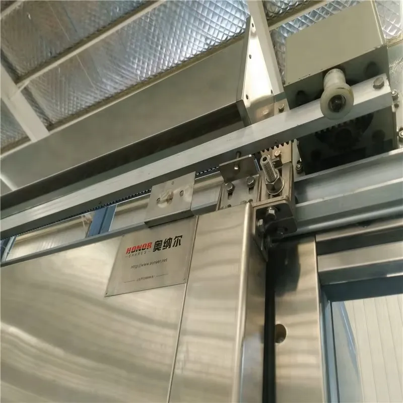 Strongly sealed cold storage sliding door for industrial refrigeration