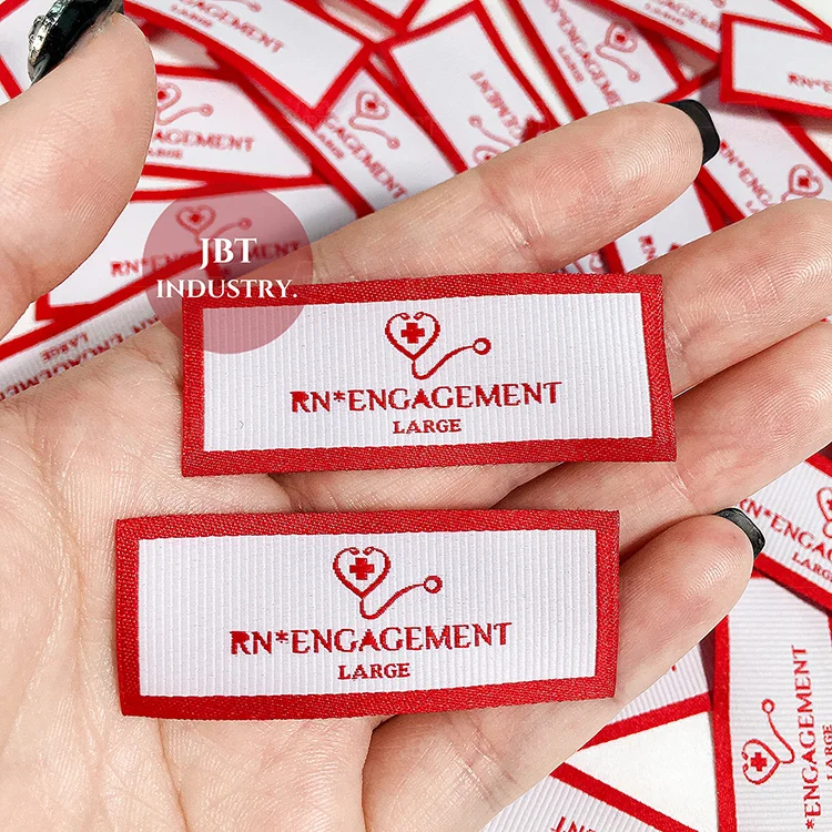 Изготовить на заказ красную жаккардовую текстурированную ткацкую одежду этикетки для шитья