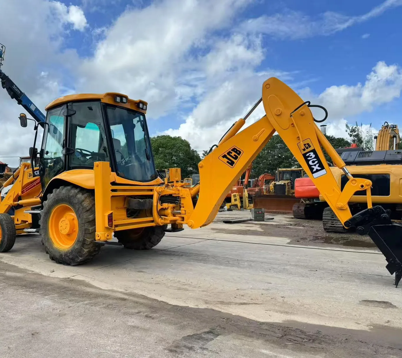 JCB 3CX backhoe loader in excellent condition, all-wheel drive, high efficiency, for sale at wholesale price