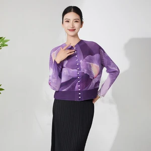 2025 Latest Design Women's Temperament Tops Retro Printed Button Tops Miyake Cardigan T-shirt Design Fashion Shirt