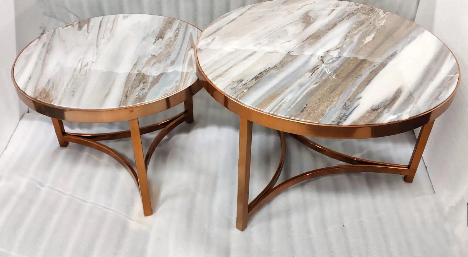 Table D'Appoint Vic Beige - Design Moderne, Métal De Haute Qualité, Disponible En Plusieurs Couleurs