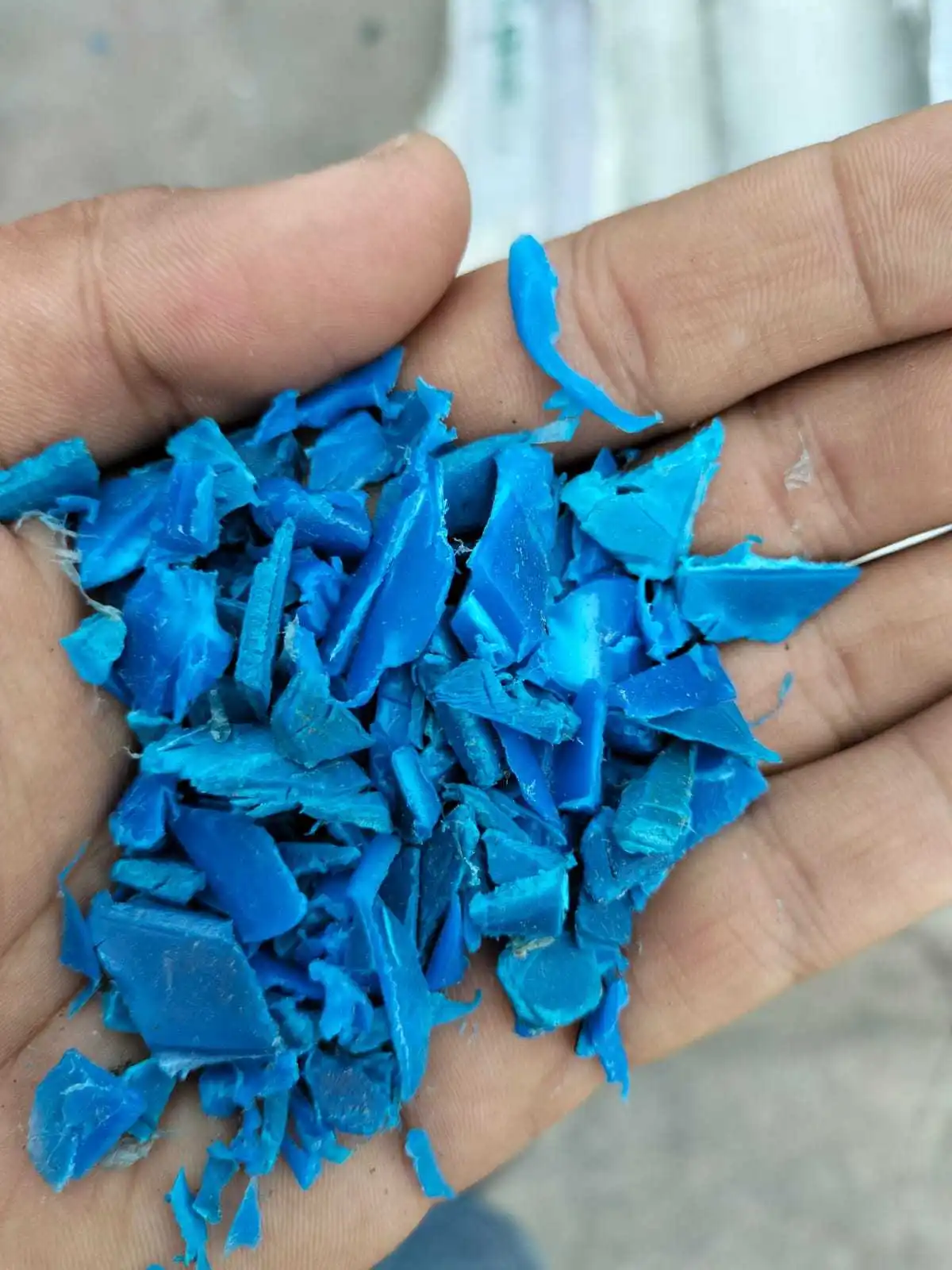 Bulk HDPE Blue Drum Scrap, Clean Washed Regrind,Clear Natural Plastic Ideal for Recycling Industrial Applications, Factory Price