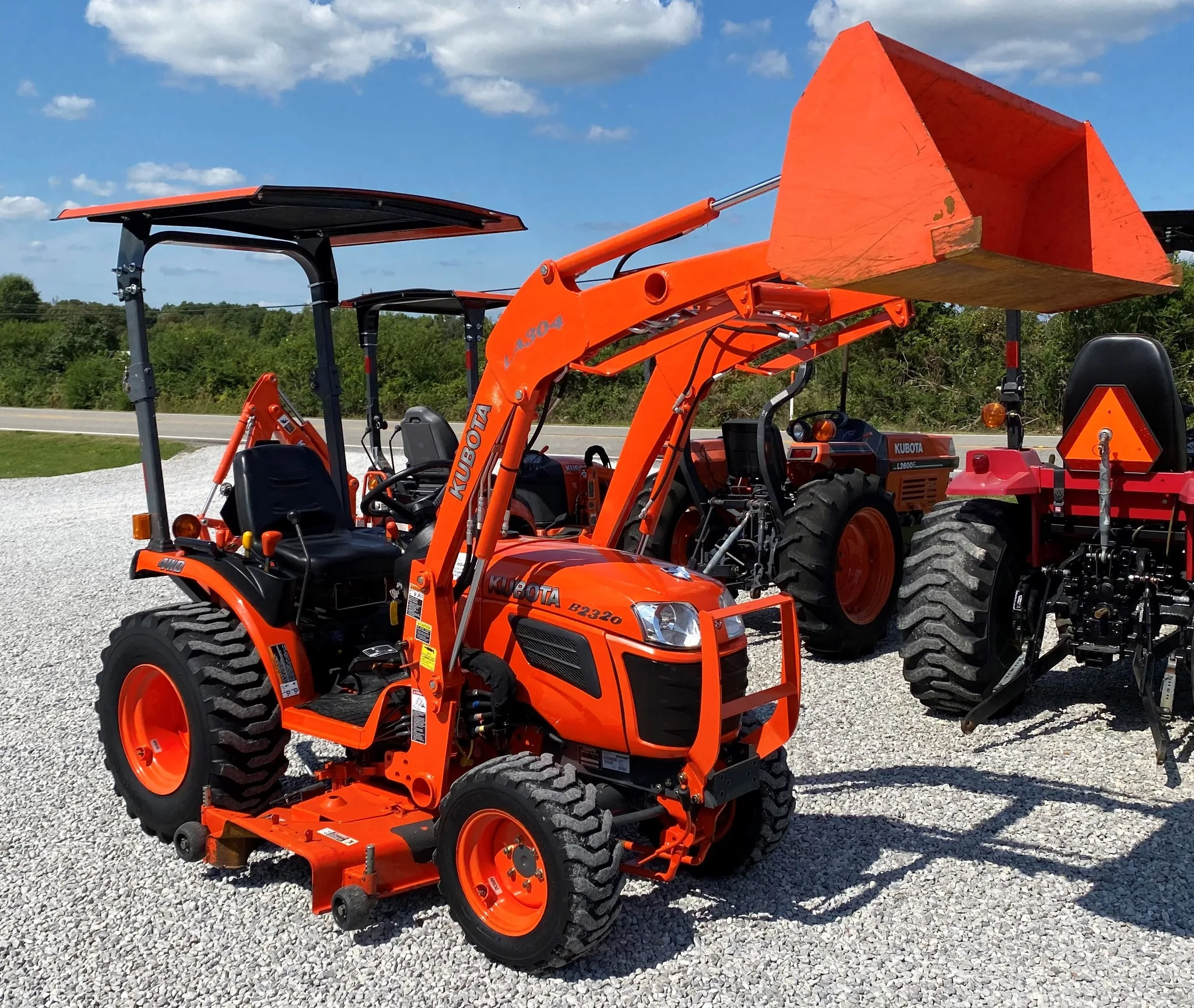 B2320 Quality Kubota Tractor (23hp) Mini Garden Tractor Epa Approved