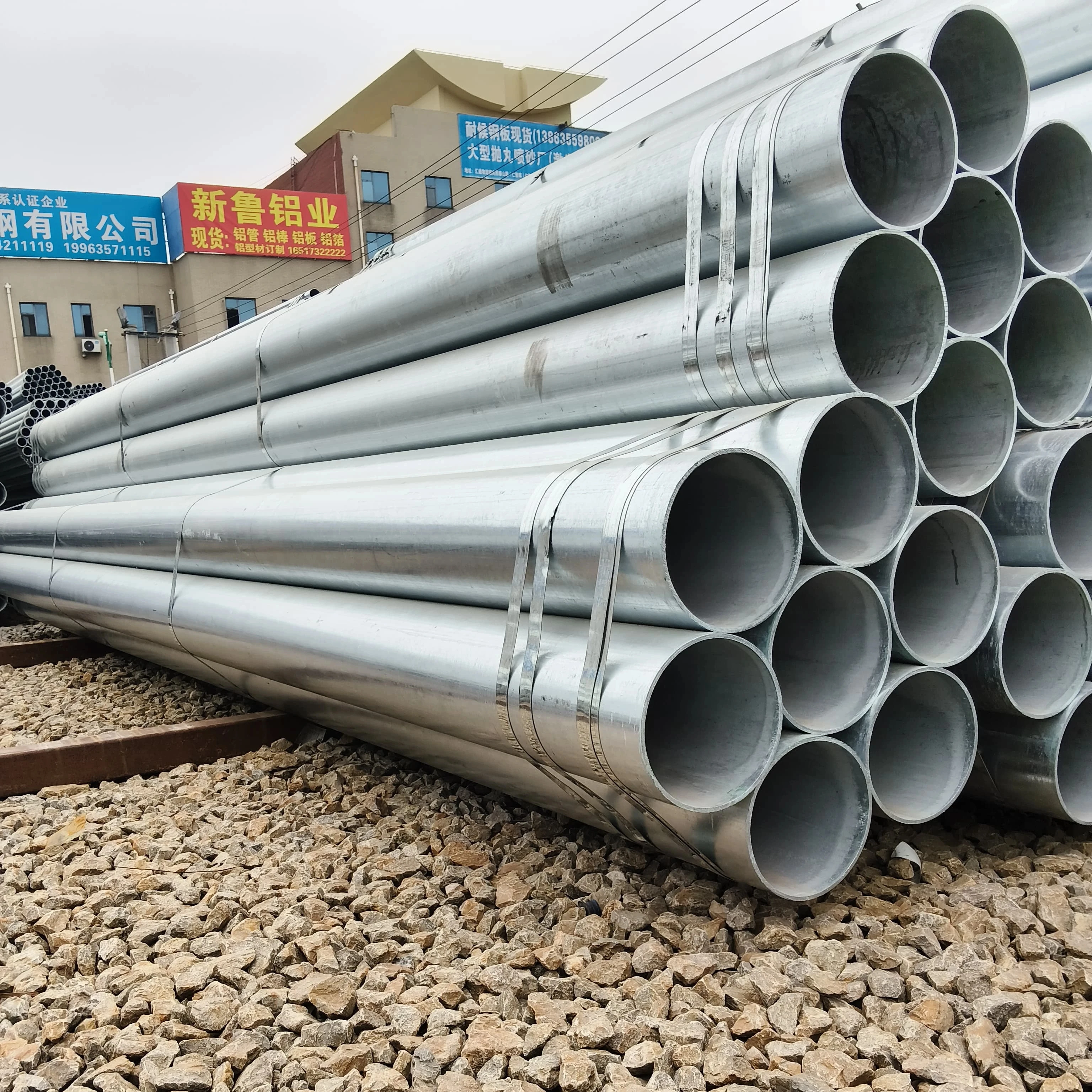 Large-Diameter Galvanized ERW Welded Steel Pipes Premium 6m Drill and 12m Oil Application Pipes