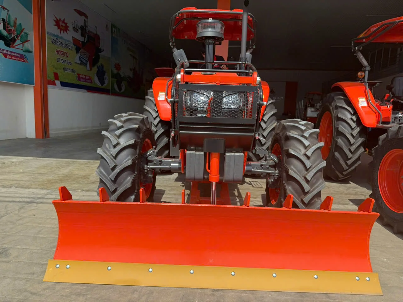 ベストセラー トラクター M108 4WD 高品質 108馬力 強力 本物のタイ製 ベストセラー トラクター M108 4WD 高品質 108馬力 強力 本物のタイ製