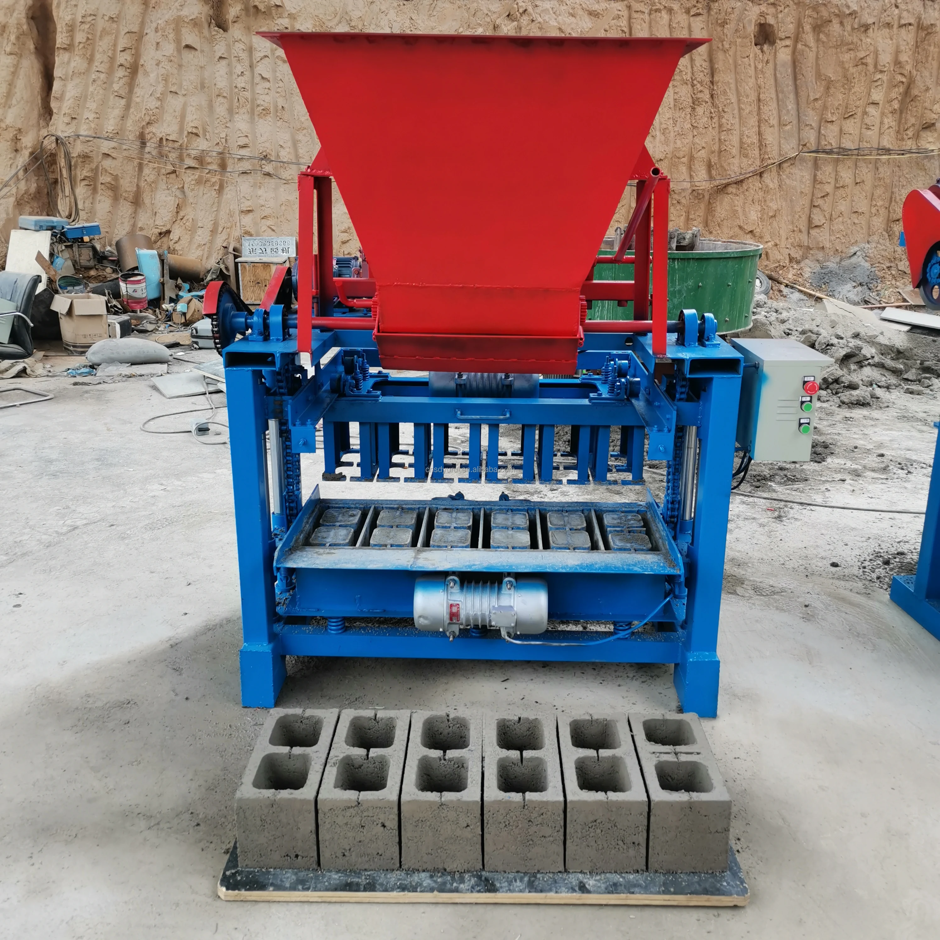 Low Maintenance Hydraulic Interlocking Brick Press for Community ...