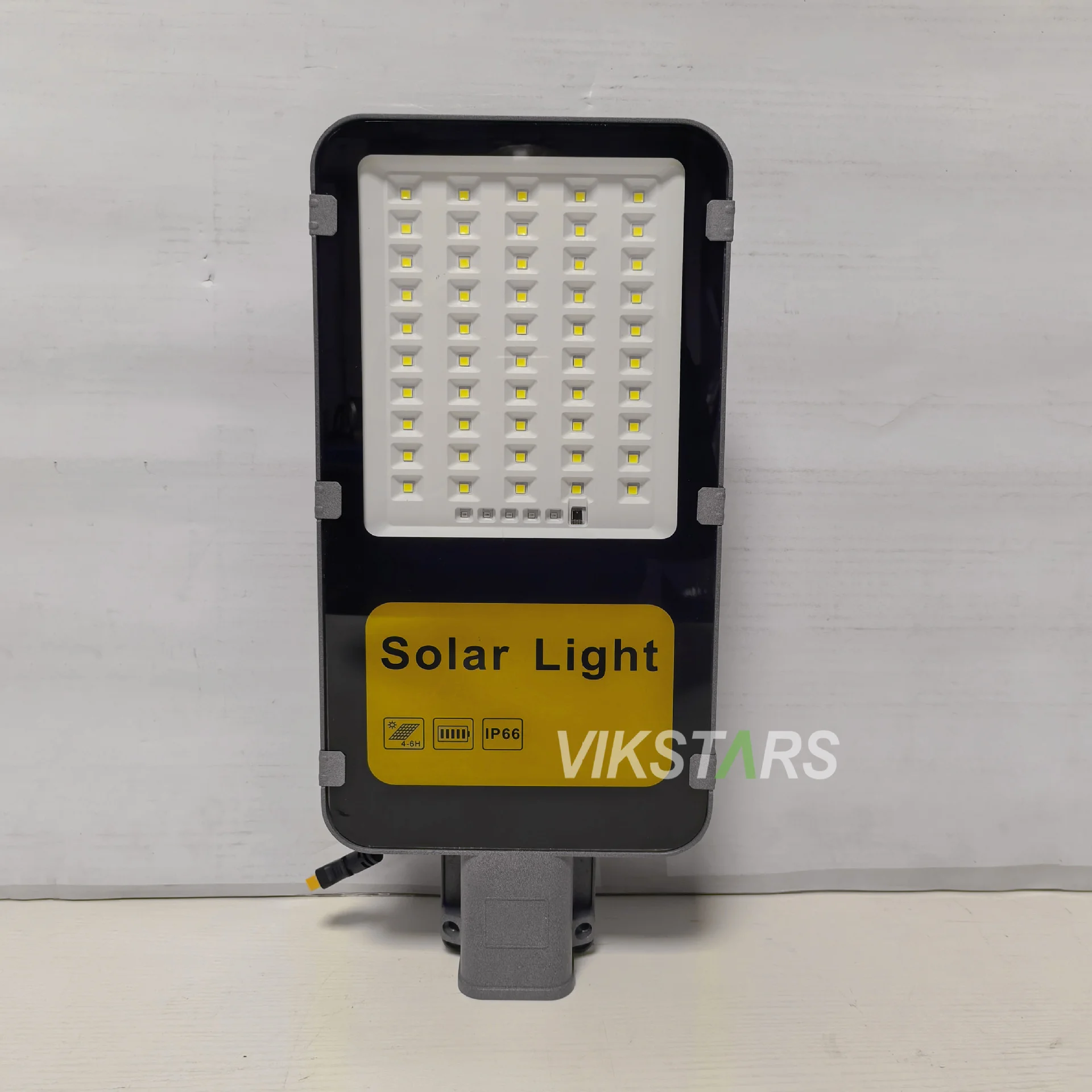 200W 300W 400W 500W Classique Aluminium Solar Street Lights Pour le jardin du village à l'extérieur 3