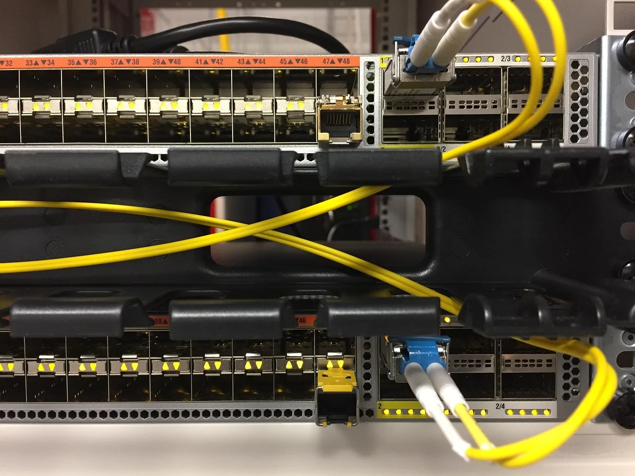 Fast Ethernet Fiber Extension Industrial Switch Supports up to 20km Over Single/Multi-mode Fiber 6+3 Ports Supports SC/FC/ST/SFP