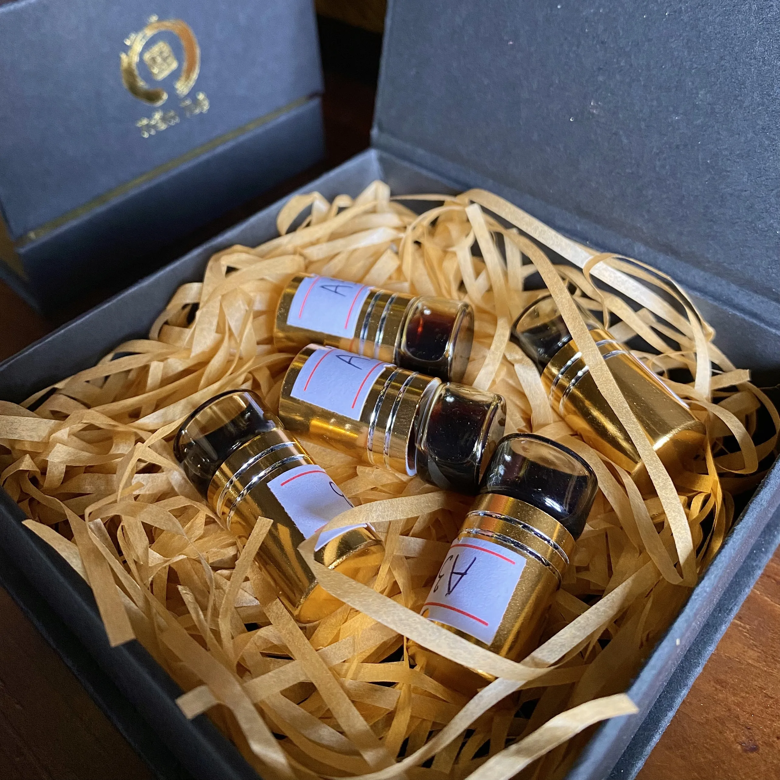 Vietnam Agarwood Oud Essential Oil Low Price High Quality Extracted