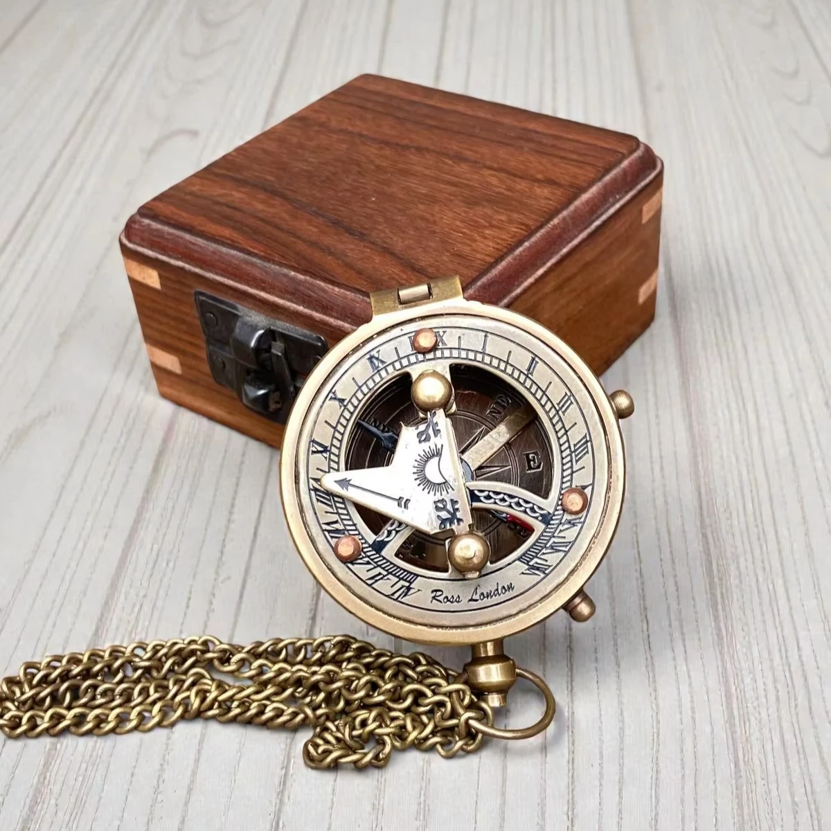 BOUSSOLE D'ARPENTAGE VINTAGE en laiton Brunton boussole maritime