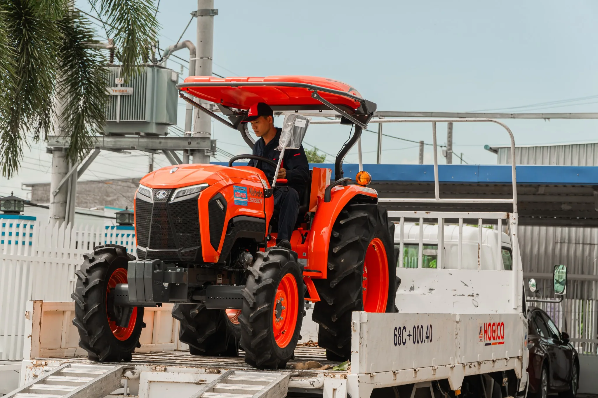 Kubota L 5228 4WD Wheel Tractor - 52 HP Diesel Engine Power