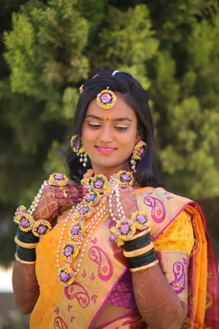 Charming Yellow White Rose Floral Jewellery Set For Haldi Flower Jewelry For Mehndi Haldi Outfit