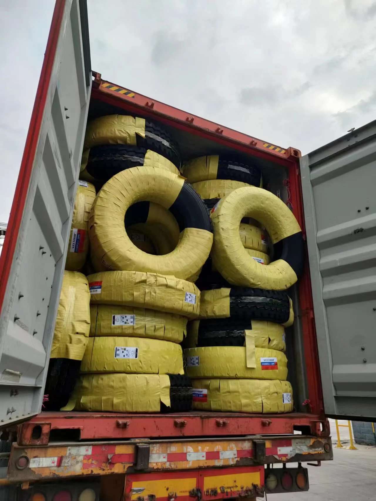 Commercial Drives Position Truck Tires We Export 295/80r22.5,315/80r22