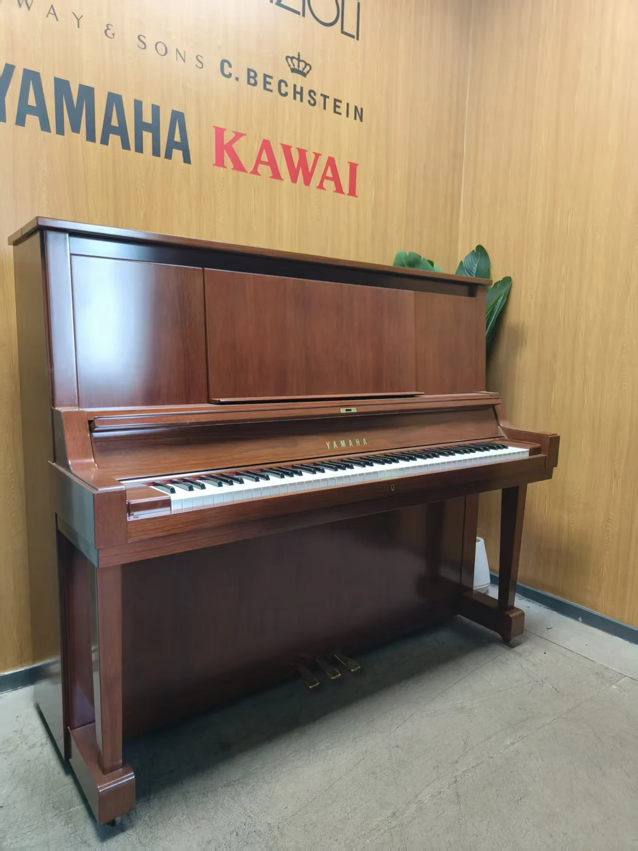 Yamahas W102 Japan Quality 88 Keys Upright Piano Professional 