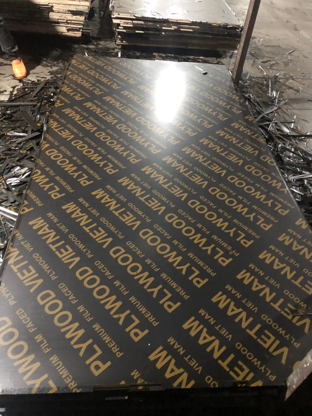 High Quality Plywood 1220*2440mm Formwork Shuttering Marine Film Faced