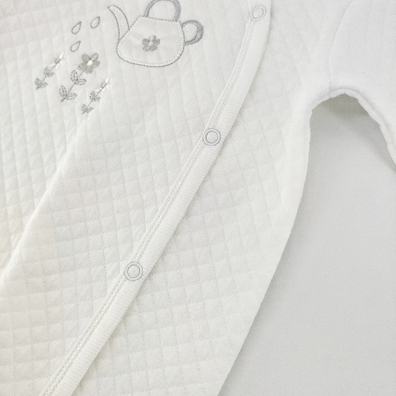 Newborn Baby Gift Set 100 Thick Cotton Baby Onesie Blanket Bib Hat