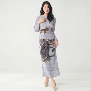 Miyake Pleated Set Women's Clothing 2025 New Style Printed Loose Long-Sleeved T-Shirt and Skirt Two-Piece Set