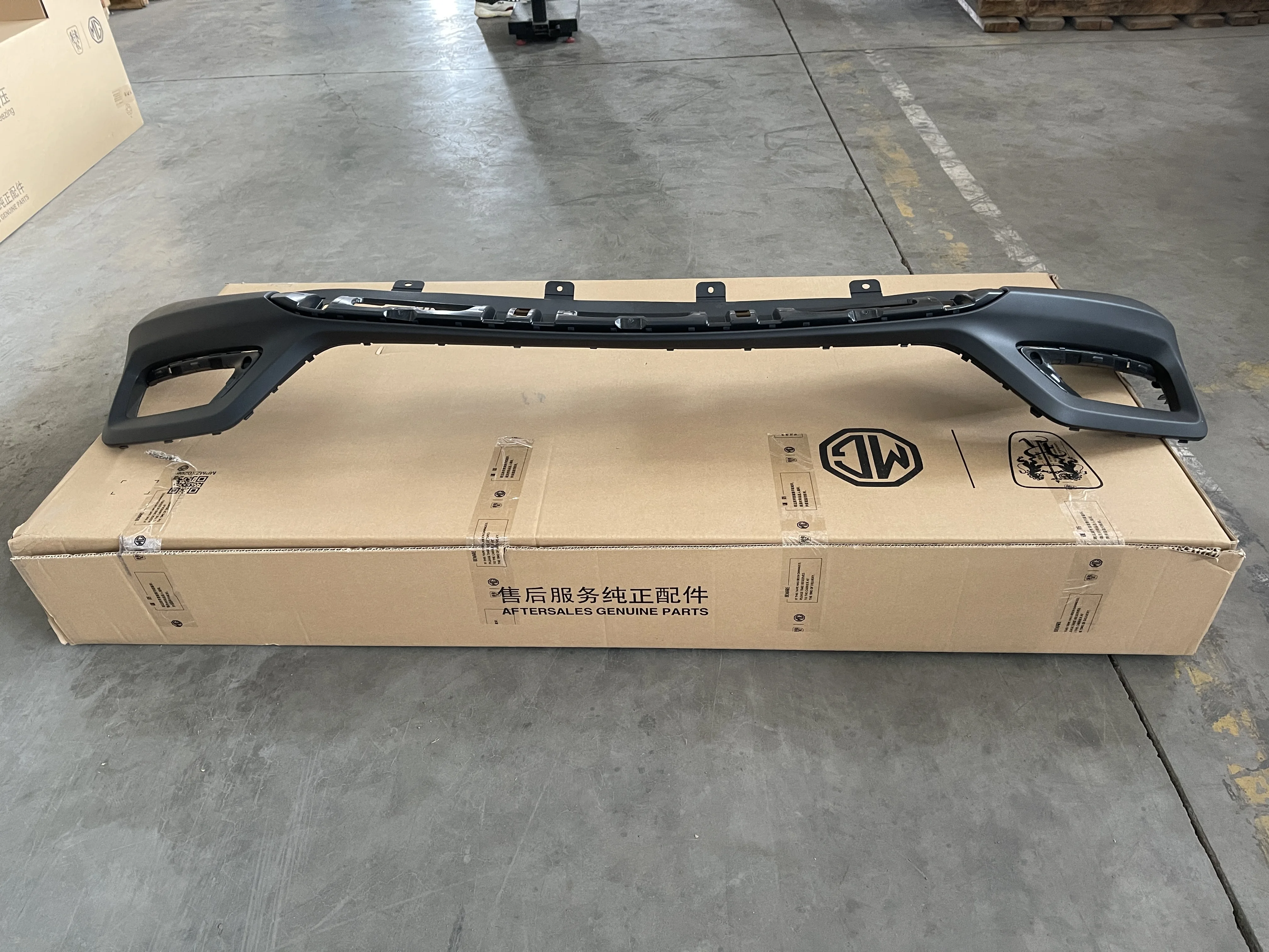 Wholesale Car Front Bumper for SAIC MG | Lightweight Parts| Genuine Quality Original Auto Body Parts for MG SAIC #10343984 manufacture