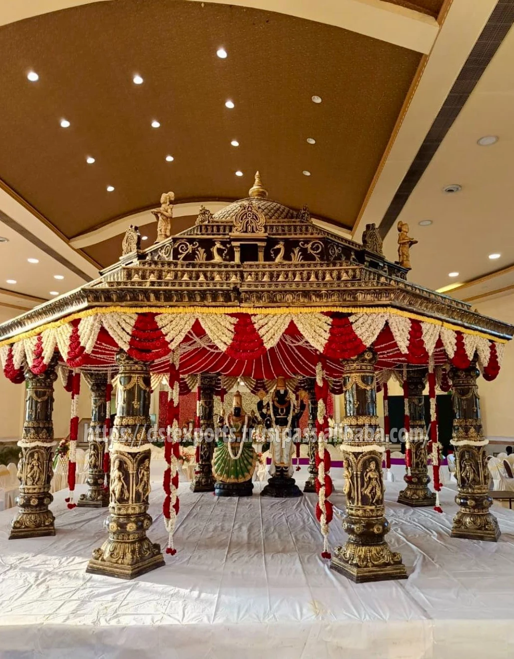 Stylish Vidhi Mandap for South Indian Wedding Hall Setup