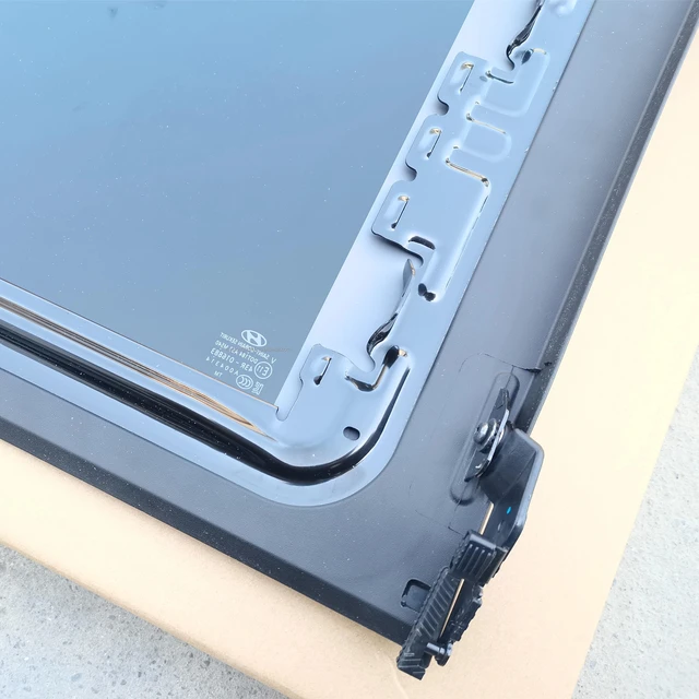 Auto Parts Sunroof Window Competitive Price Custom Glass for Hyundai  SANTAFE Auto Sunroof 2019