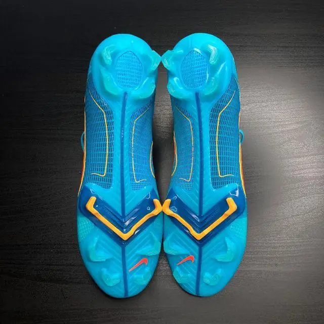 Buy Clean Fairly Used Sport Shoes For Football/soccer For Sale At Cheap Prices Bulk Packaging