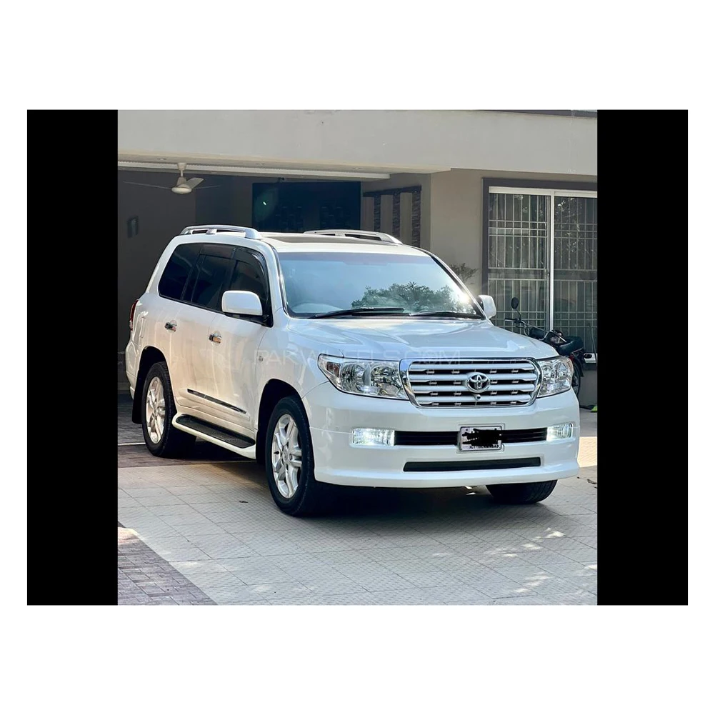FAIRLY USED 2017 TOYOTAI LANDCRUISER PRADO