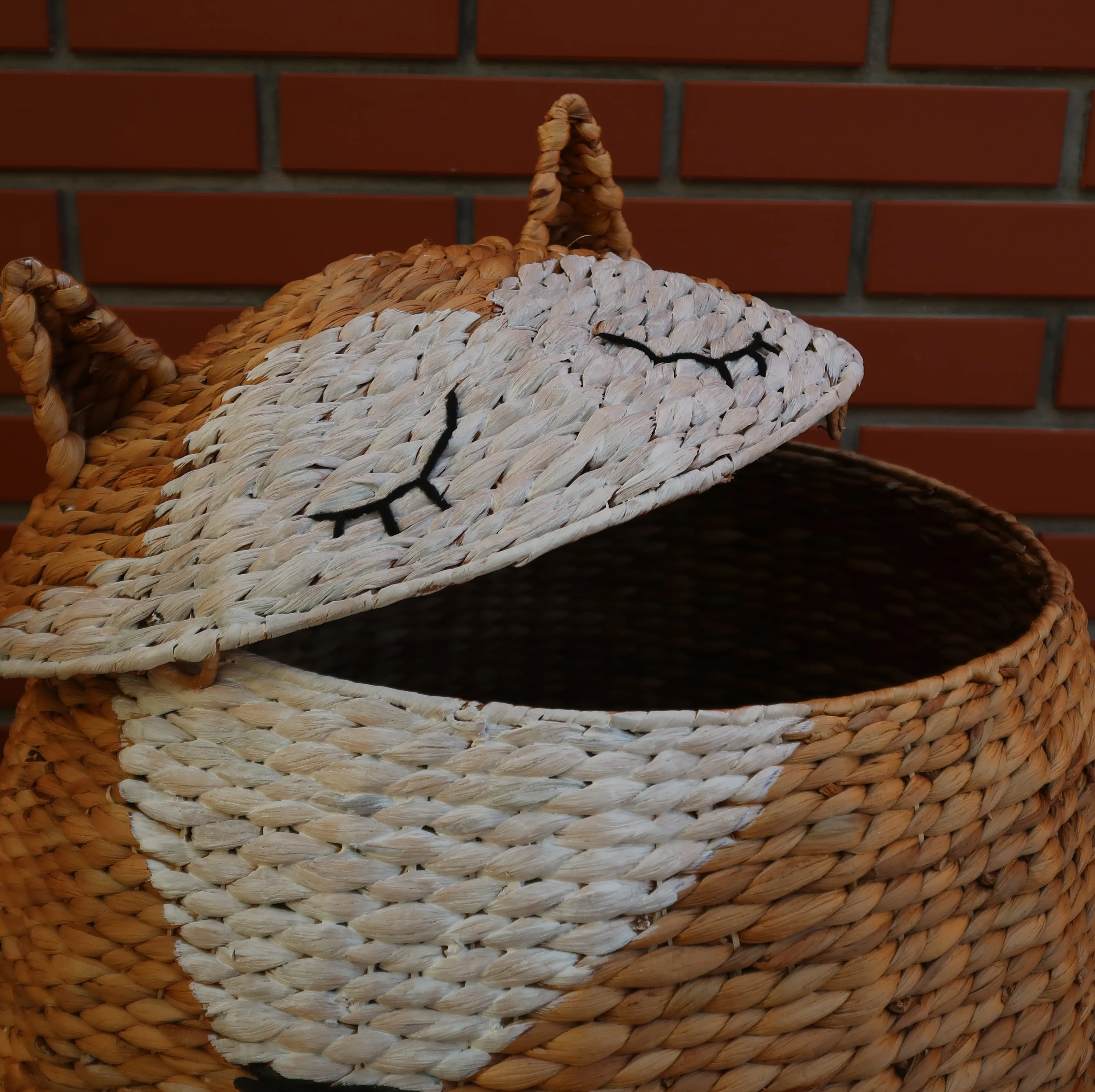 Meticulously Handcrafted Wicker Basket, Complete with a Lid, Offers a Stylish and Practical Storage Solution Made in Vietnam.
