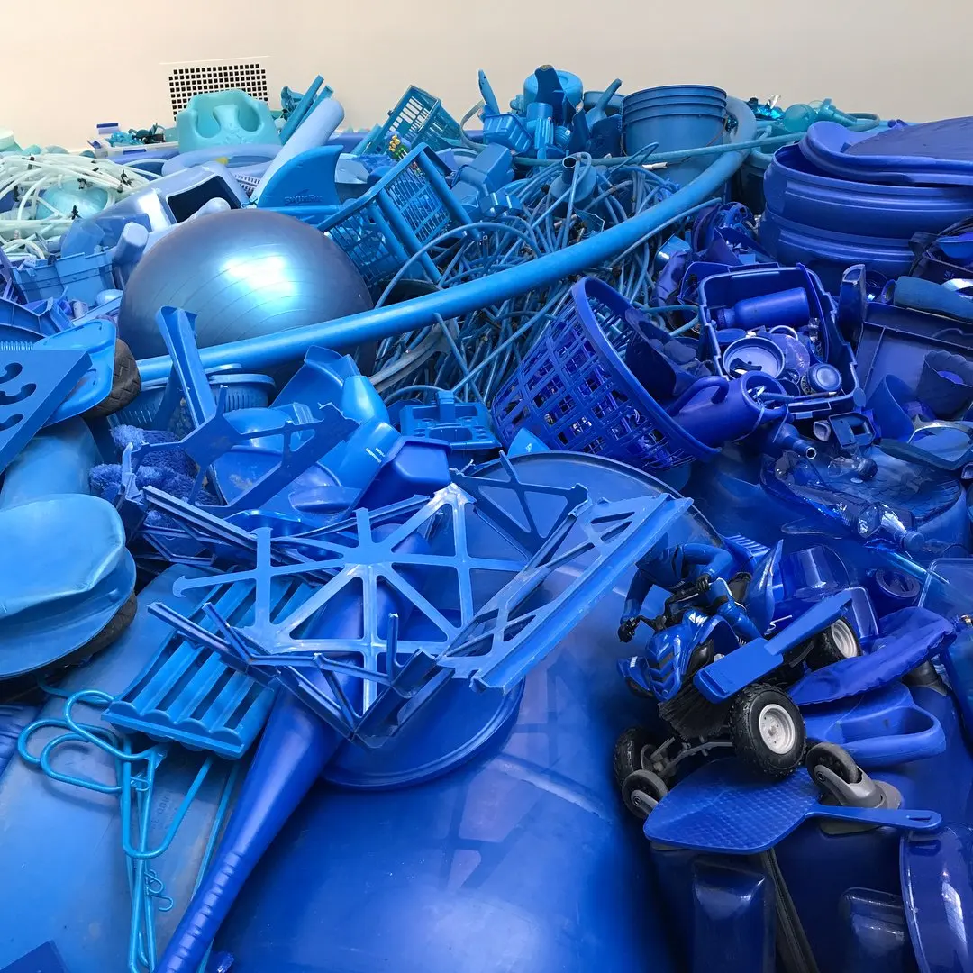 Bulk HDPE Blue Drum Scrap, Clean Washed Regrind,Clear Natural Plastic Ideal for Recycling Industrial Applications, Factory Price