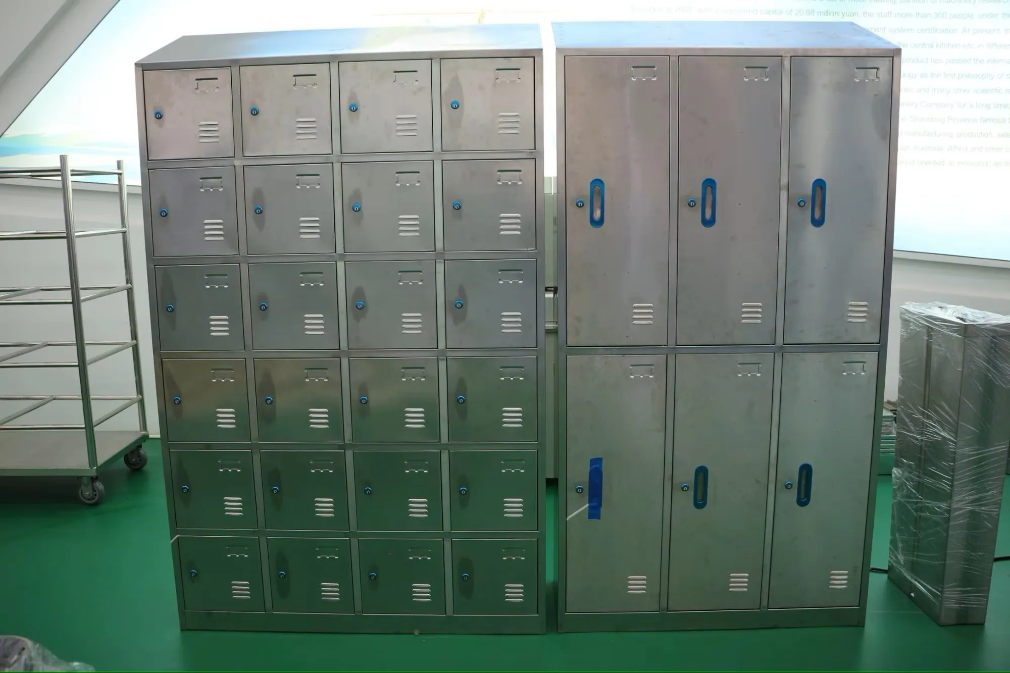 Modern design stainless steel office storage cabinet 6 door metal cabinet suitable for employee break rooms and slaughterhouses