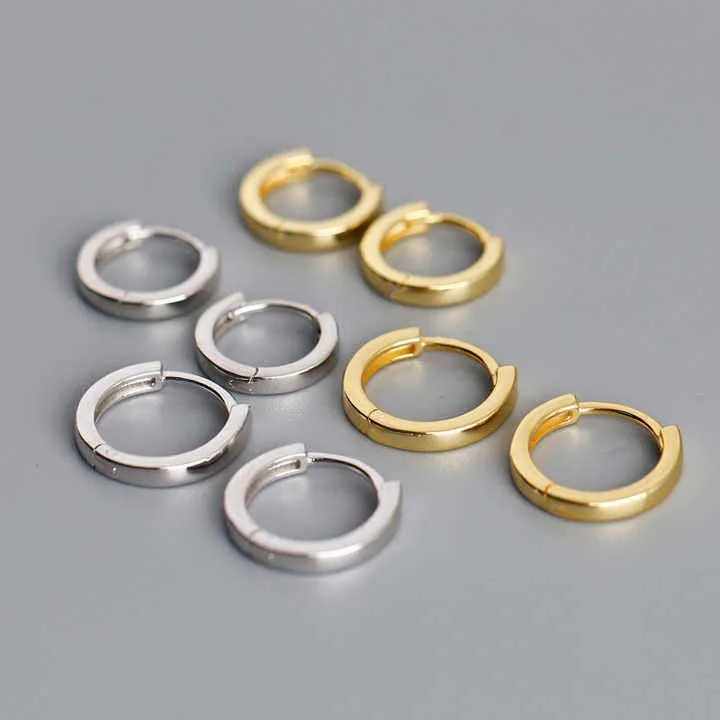 Gold-tone and silver-tone hoop earrings featured in the customer case