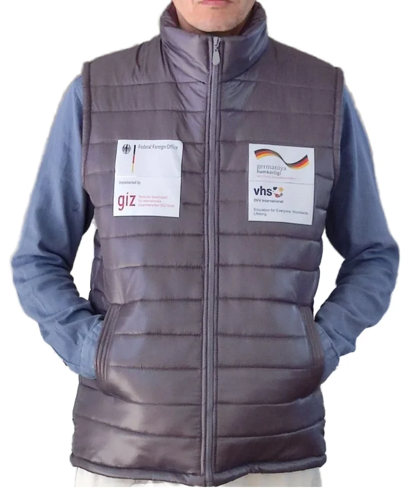 Рекламный жилет с индивидуальным логотипом для униформы