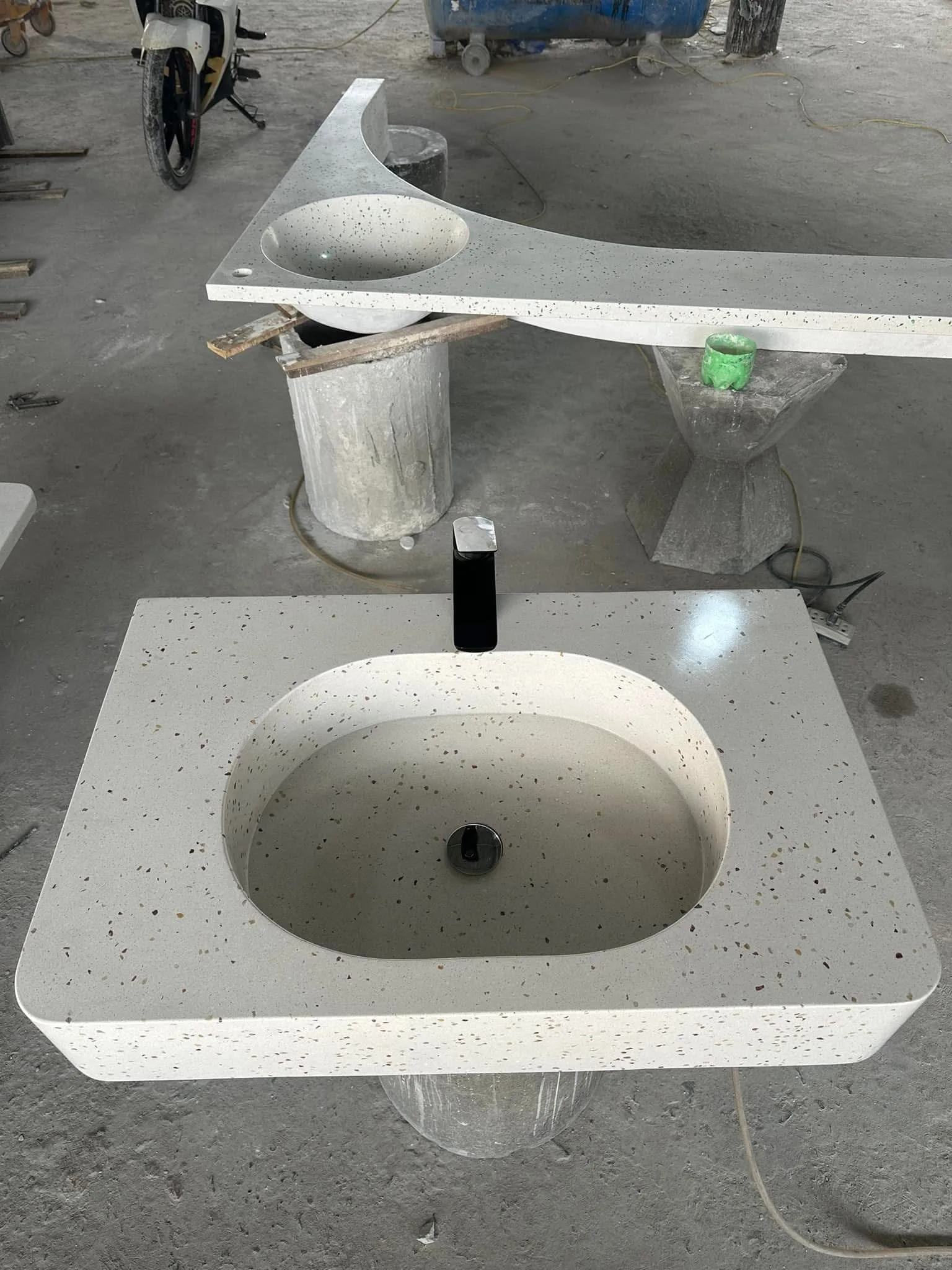 Easy-to-Assemble Modern Design Wall-Hung Concrete Sink Wash Basin for Garage, Shed, Laundry Room, Bathroom, or Patio Use.