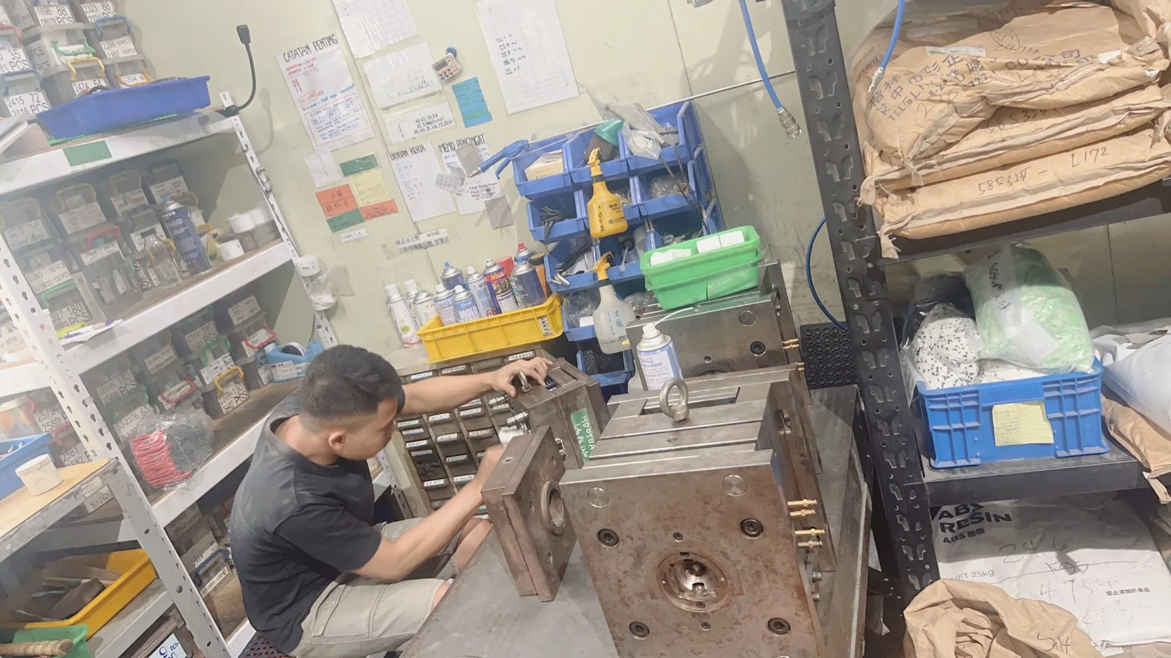 Customized Micro Injection/plastic Micro Injection/ Small Parts Buy