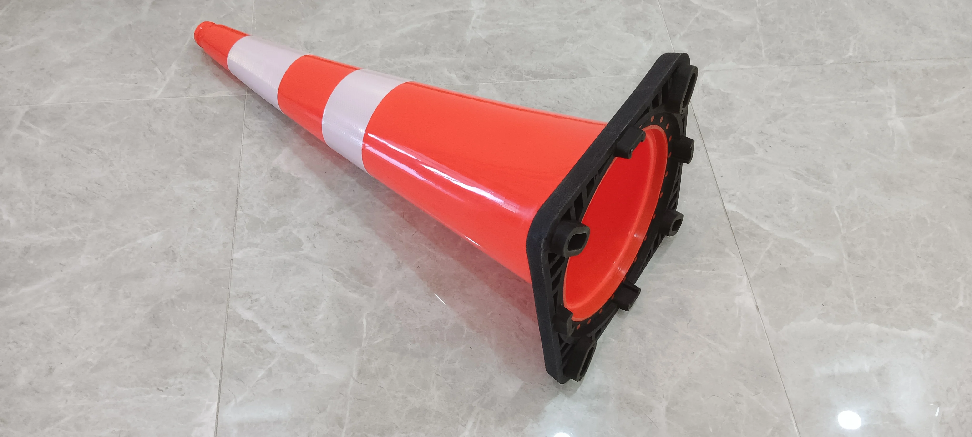 USA type flexible soft 36 inches PVC Safety Road Traffic Cone with black rubber base 4.2kg