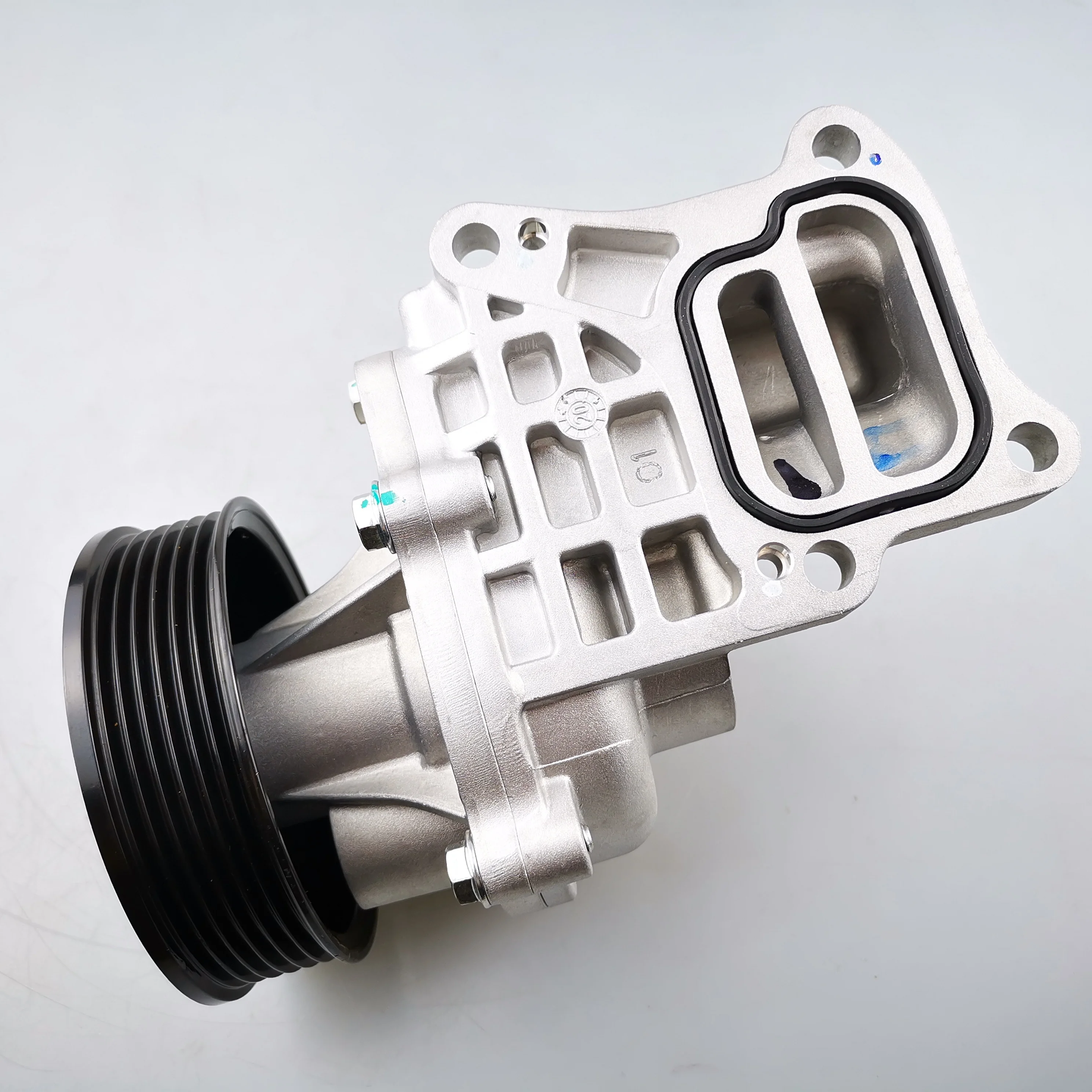 SAIC MAXUS G10 T60 V90 V80 Diesel 2.0T Original Water pump 