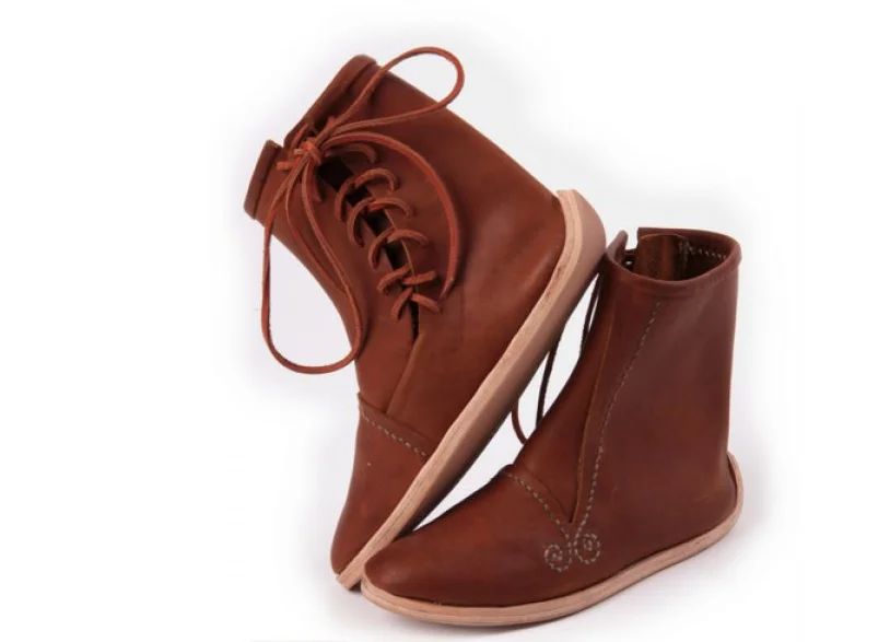 Мужская обувь из римской средневековой кожи в стиле ренессанс