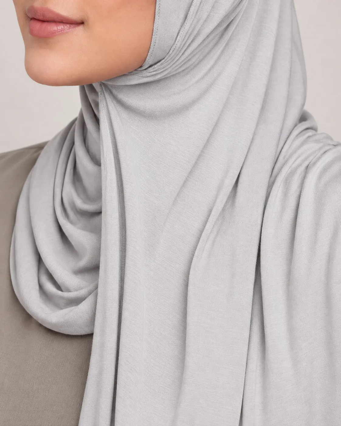 Custom bamboo jersey hijab set supplier — two models close portrait showing cap stitching and fabric detail