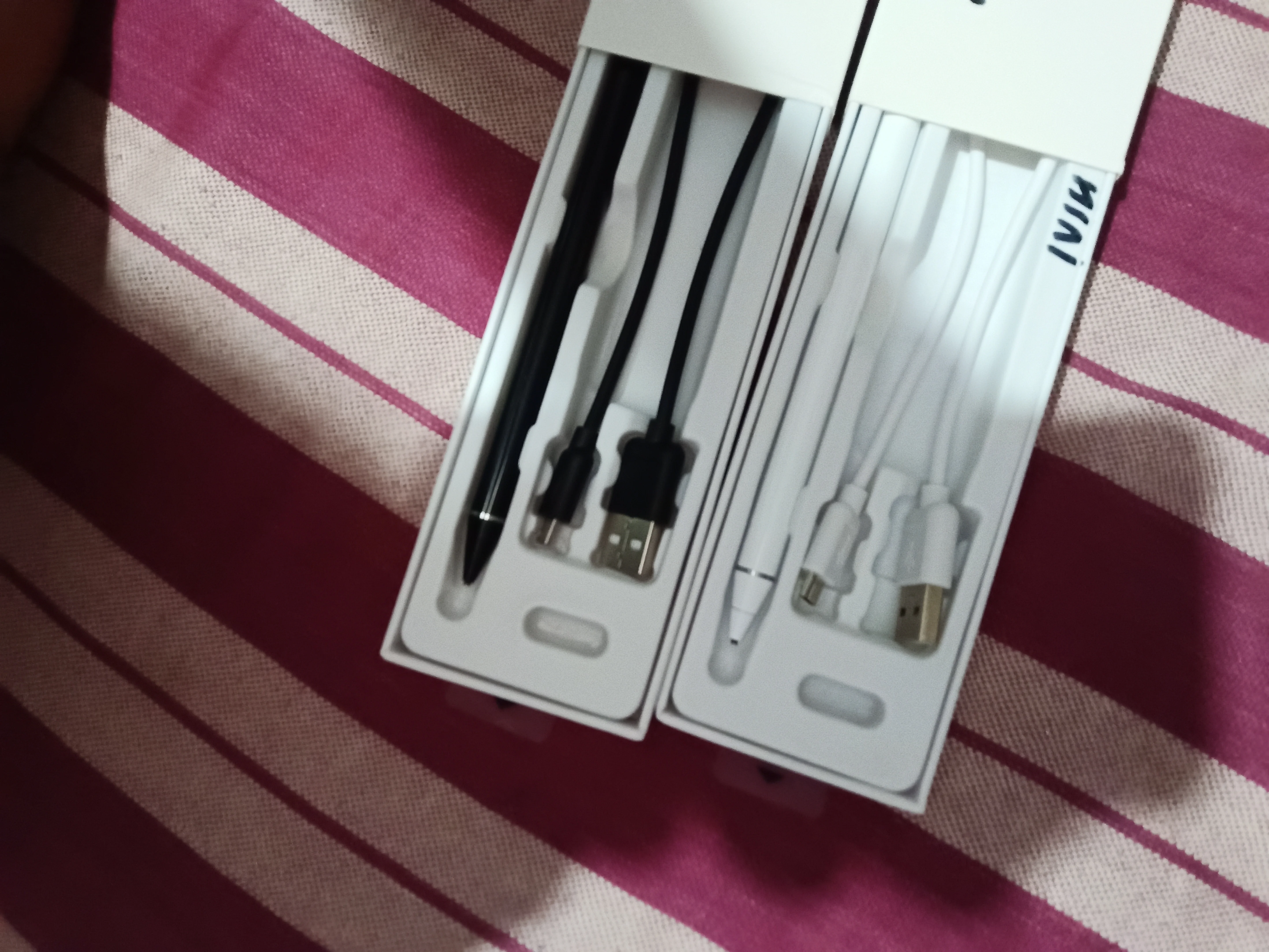 流行手写笔2代绘图点尖有源手写笔ipad带苹果磁性吸附触摸铅笔