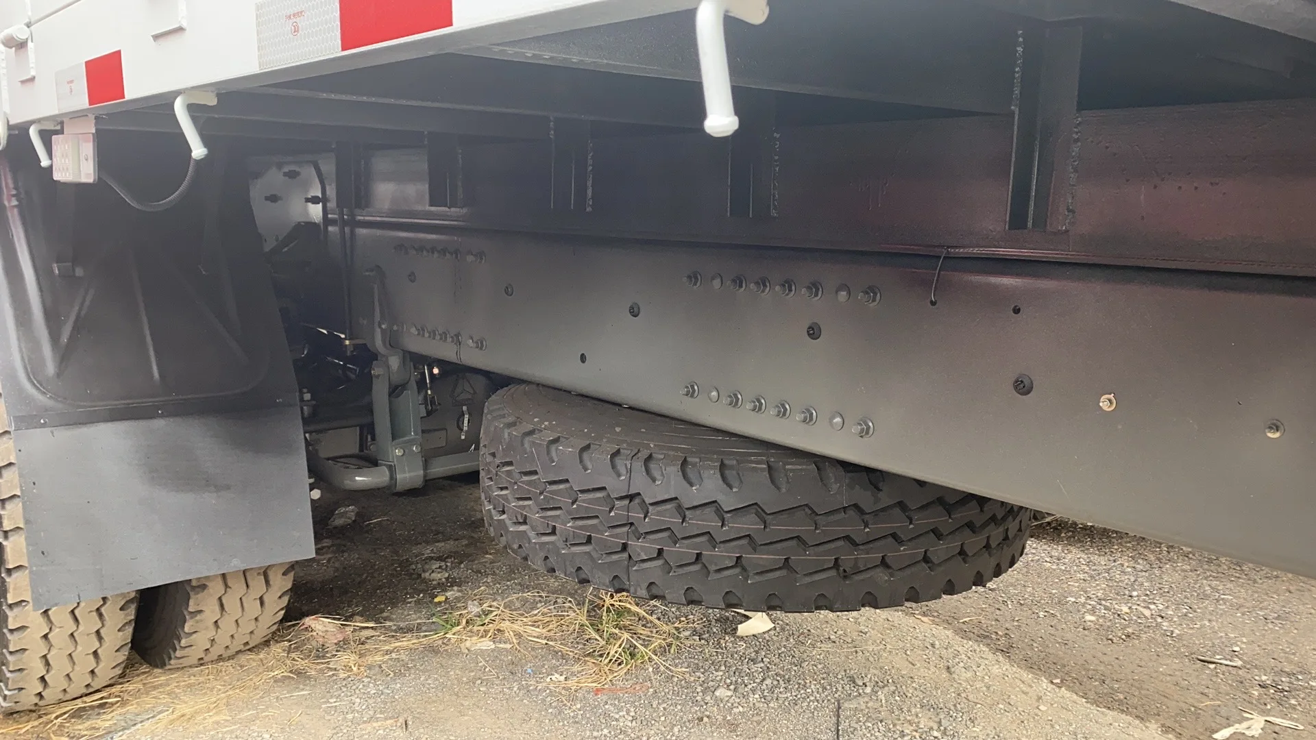 Wholesale Cheap Price HOWO NX 6*4 Hohan Hydraulic Knuckle Boom Truck Mounted Crane 2 Ton 3ton 10ton Mobile Crane for Sales details
